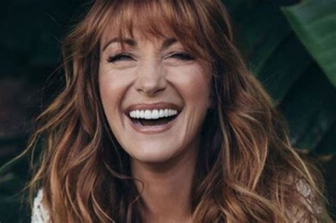 Jane Seymour, 67, STRIPS for Playboy as she becomes oldest。